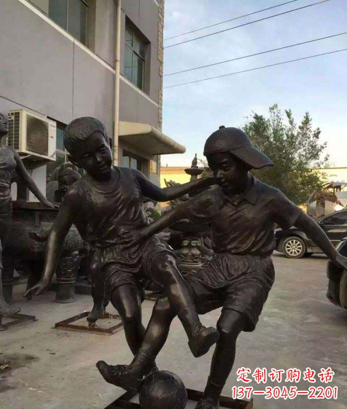 南京踢足球儿童铜雕 (2)