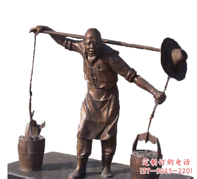 南京挑扁担的老人铜雕