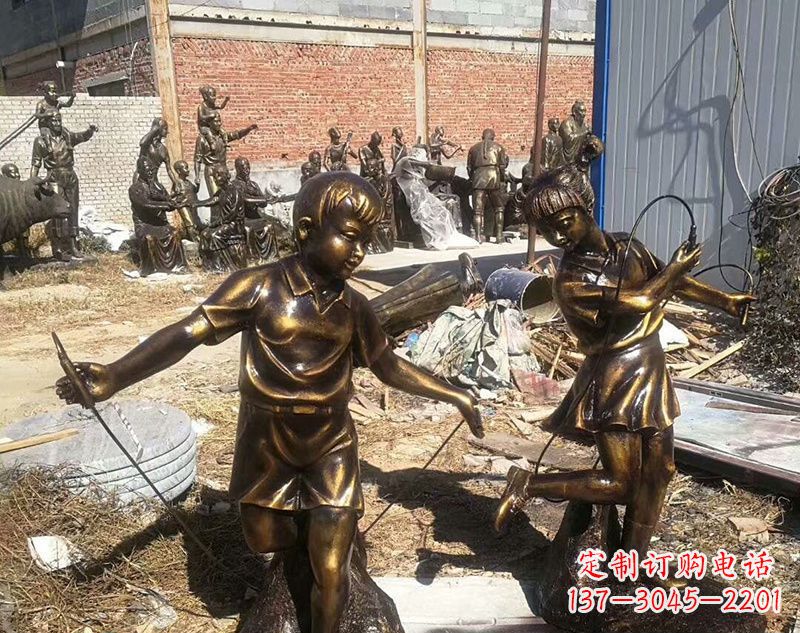 南京跳绳的儿童铜雕