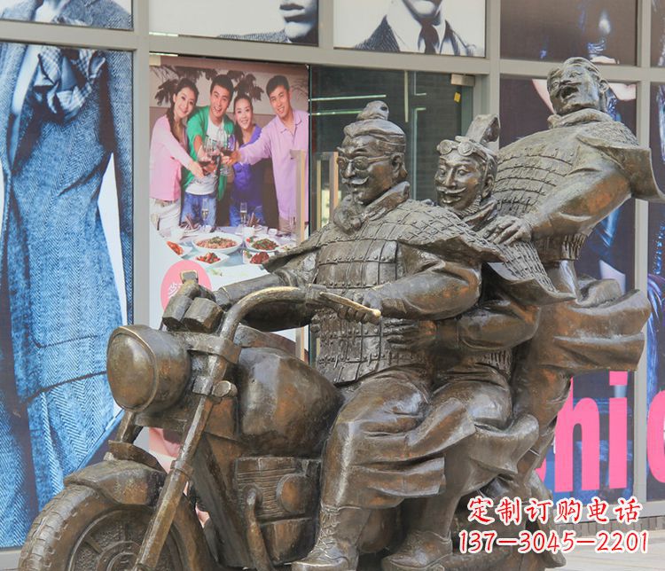 南京铜雕步行街骑摩托人物雕塑