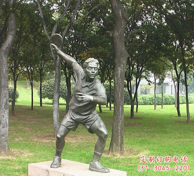 南京铜雕打乒乓球人物