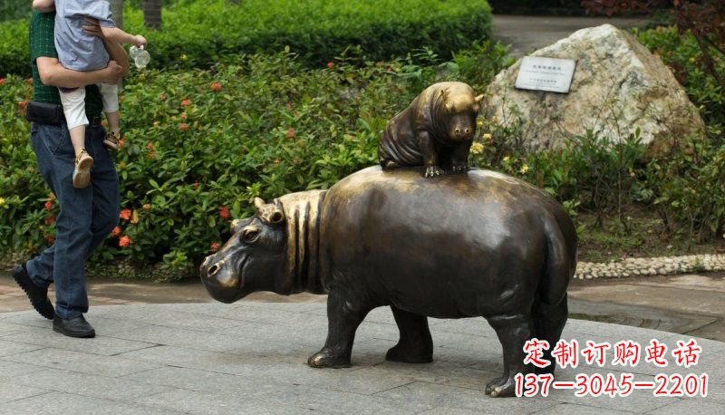 南京铜雕母子河马