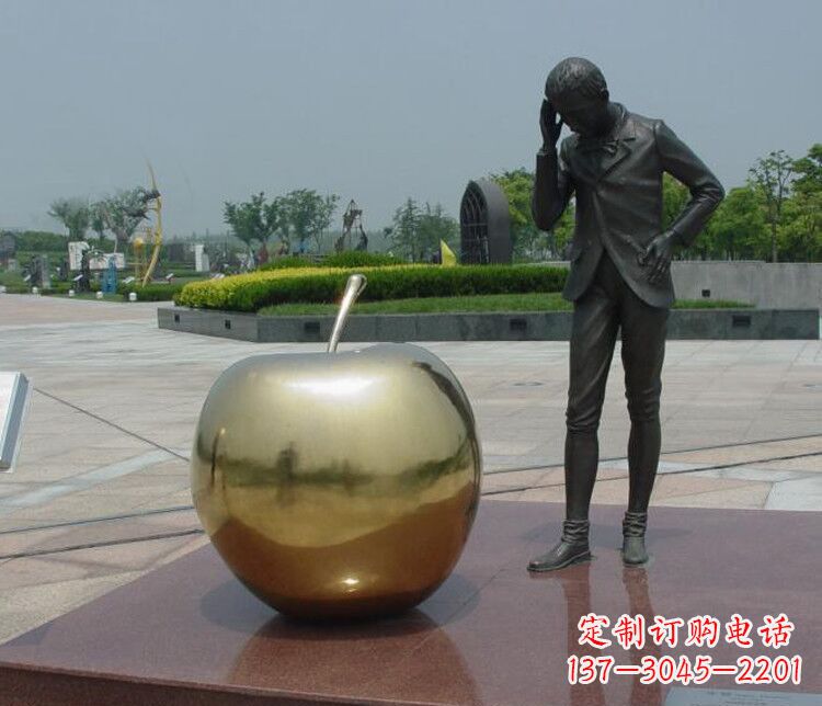 南京铜雕西方人物和苹果