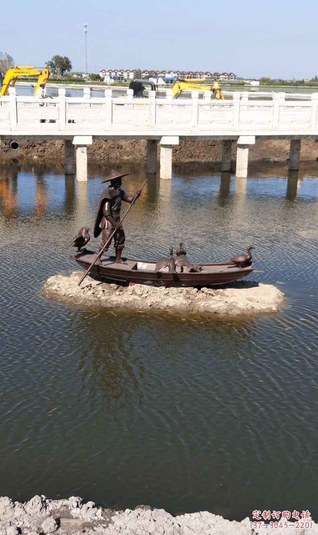 南京铜雕渔夫撑船打鱼雕塑 湖边景观雕塑