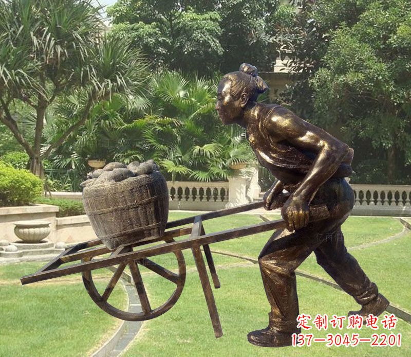 南京推独轮车的古人铜雕