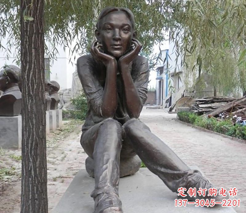 南京托着下巴小女孩公园人物铜雕