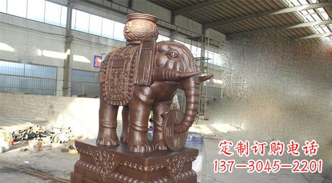 南京驮宝大象铜雕