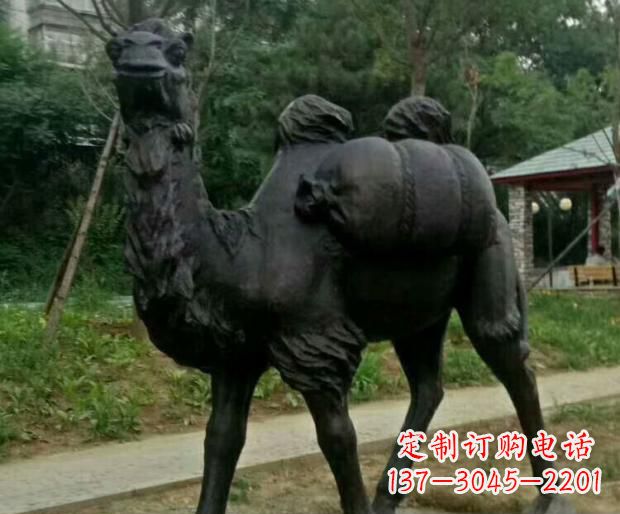 南京驮行李的骆驼铜雕