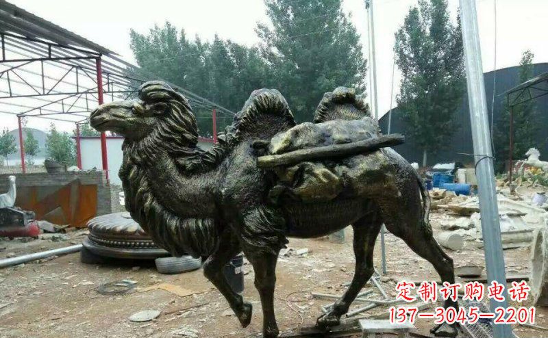 南京驮着东西的骆驼铜雕