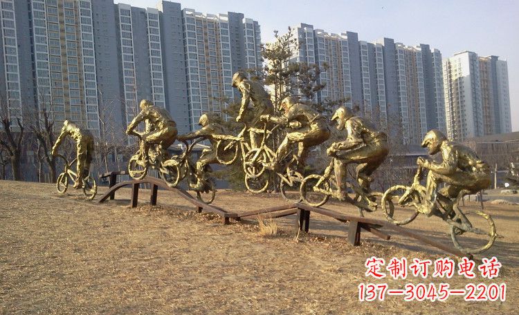 南京玩花样自行车人物铜雕