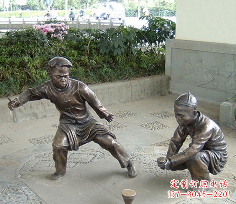 南京玩陀螺的古代儿童铜雕