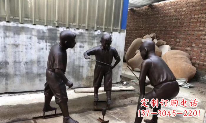 南京玩陀螺人物铜雕 (2)