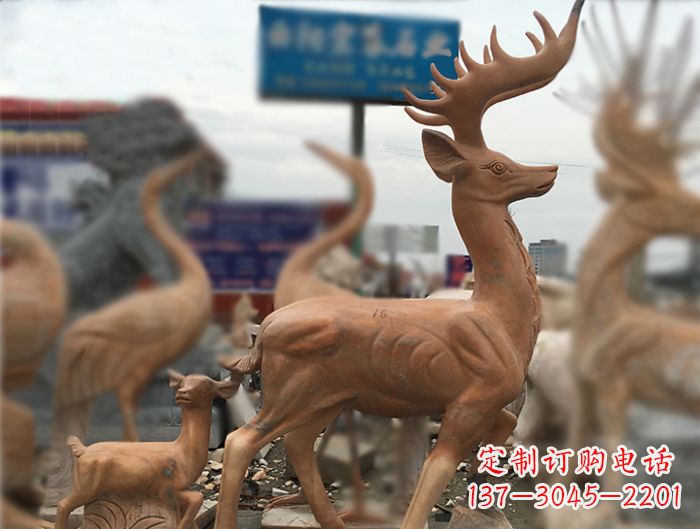 南京晚霞红动物驯鹿公园石雕