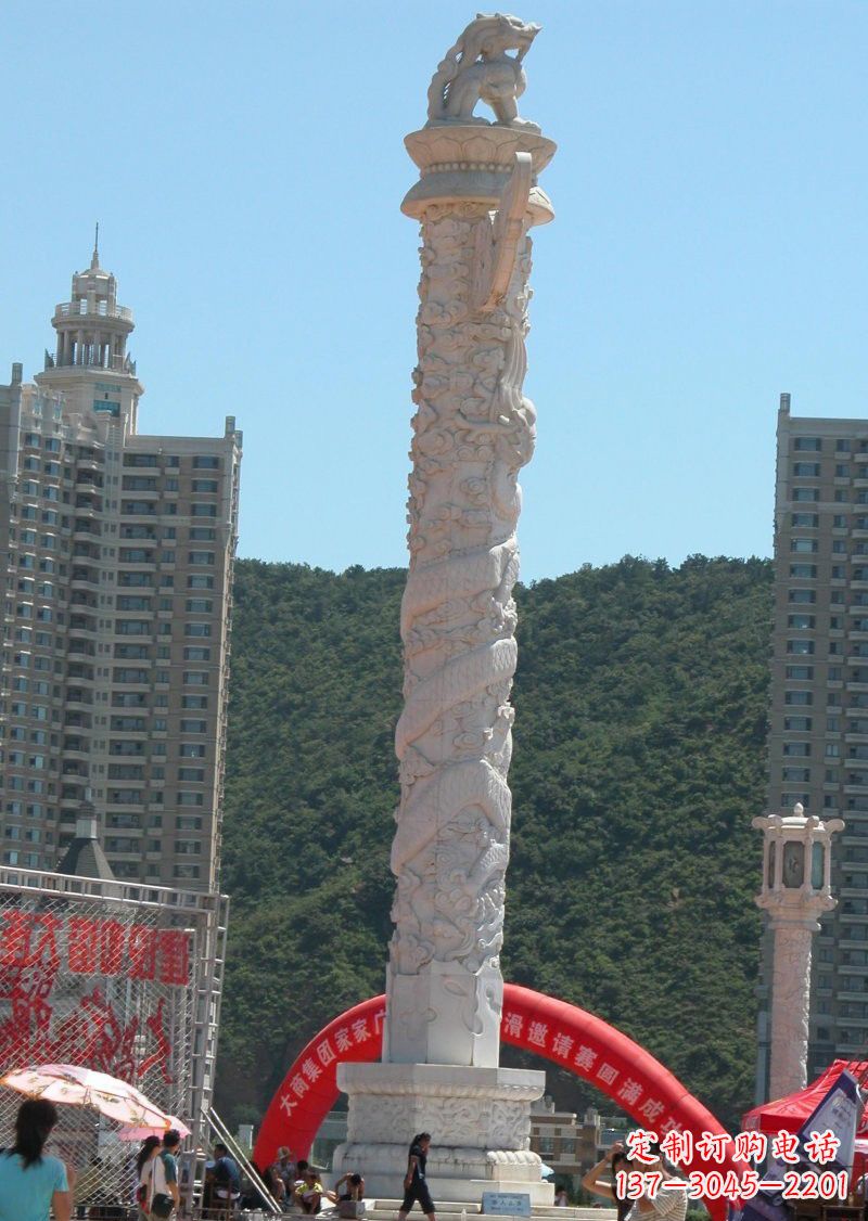 南京晚霞红广场龙柱