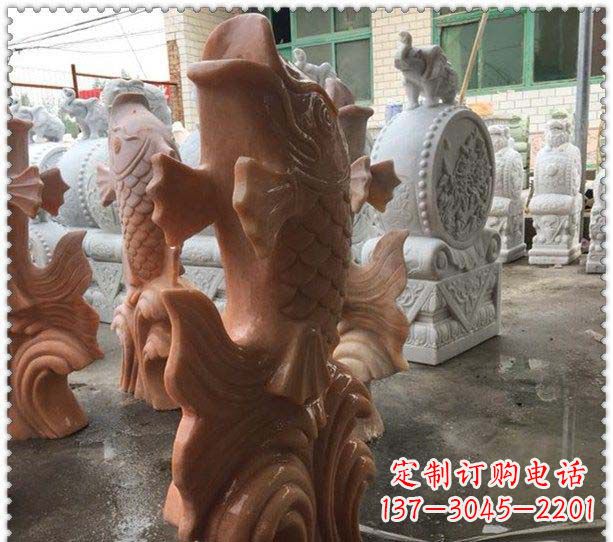 南京晚霞红喷水鲤鱼公园石雕