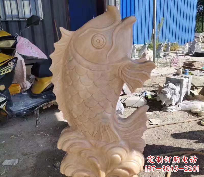 南京晚霞红喷水鲤鱼石雕