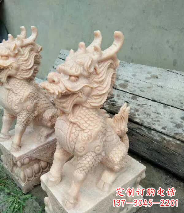 南京晚霞红石雕麒麟