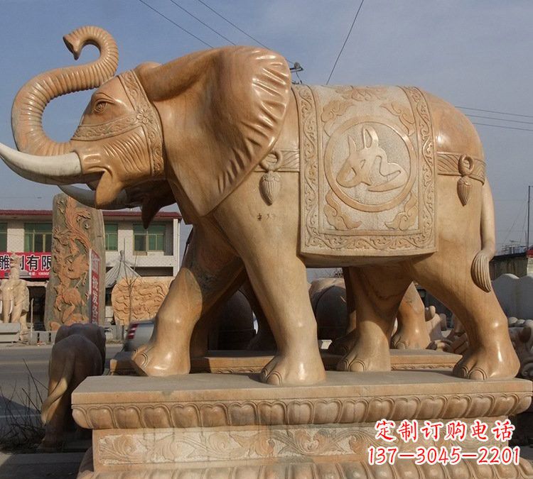 南京晚霞红石雕如意大象