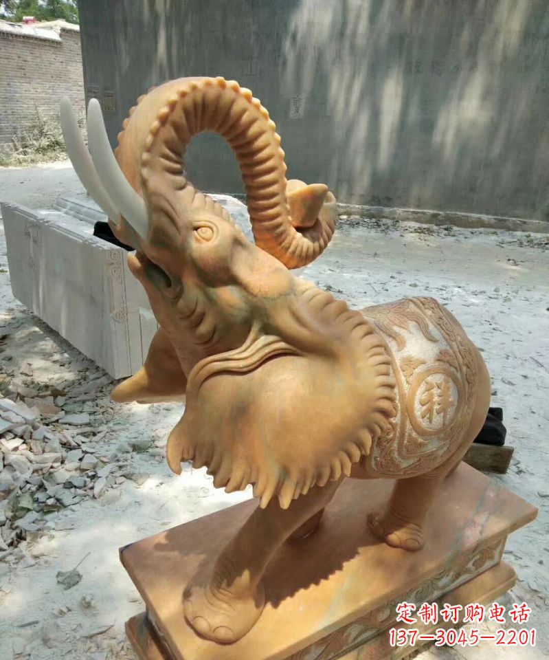 南京晚霞红小象雕塑