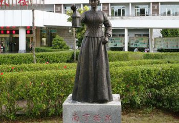 南京静谧中的南丁格尔铜雕