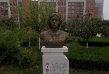 南京南丁格尔校园名人铜雕：精致细致的雕塑艺术