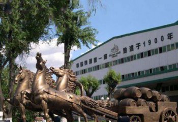 南京追求完美，华丽马车铜雕塑