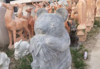 南京青石熊猫雕塑，传承古典文化