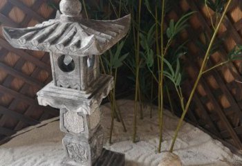 南京青石仿古灯笼雕塑是由中领雕塑定制的经典雕…