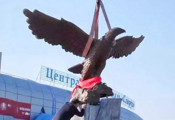 南京中领雕塑定制大型老鹰铜雕景观