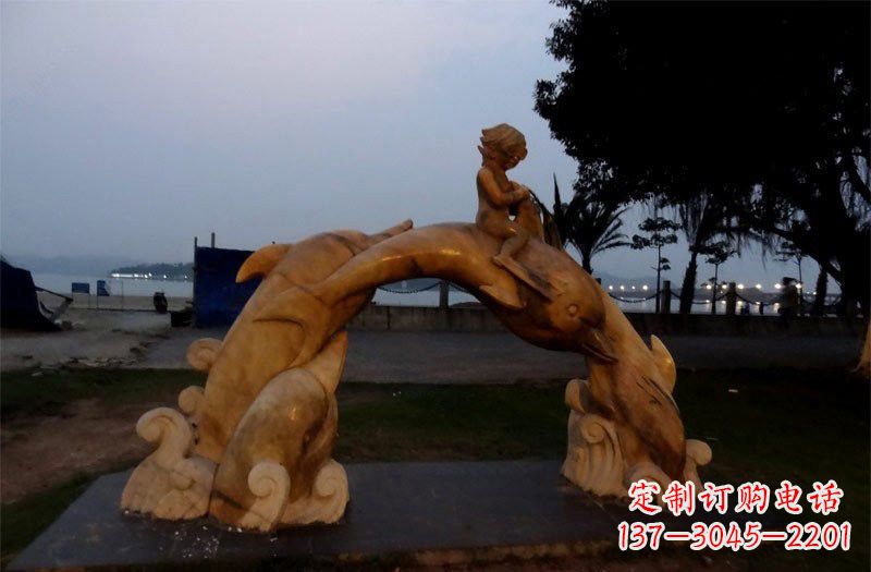 南京西方儿童骑海豚石雕