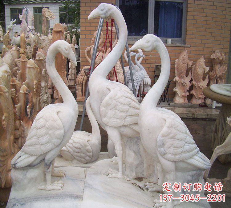 南京仙鹤衔树枝 石雕