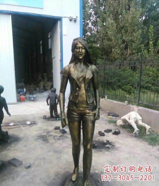 南京现代美女广场人物铜雕