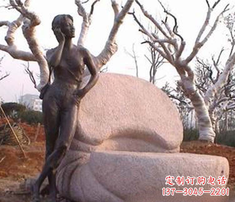 南京现代女人打电话铜雕