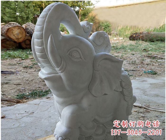 南京象鼻朝天脚踩元宝的大象石雕