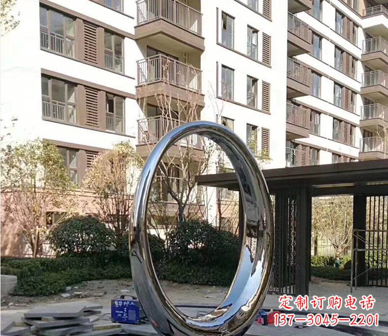 南京小区不锈钢镜面圆环雕塑