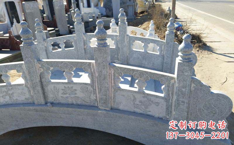 南京小区公园大理石拱桥