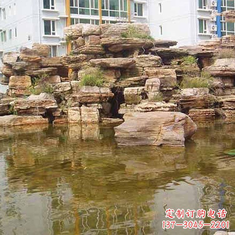 南京小区庭院假山鱼池