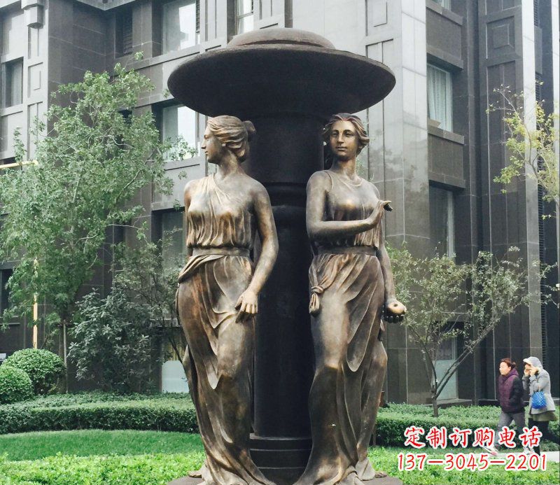 南京小区西方女人人物铜雕