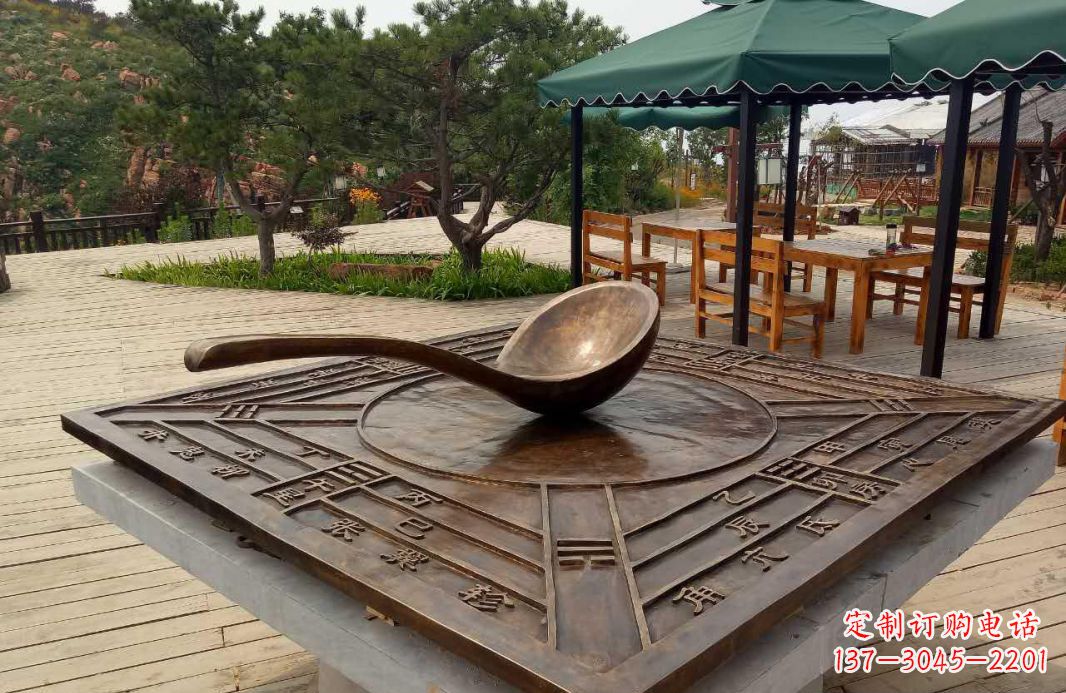 南京校园古代司南铜雕