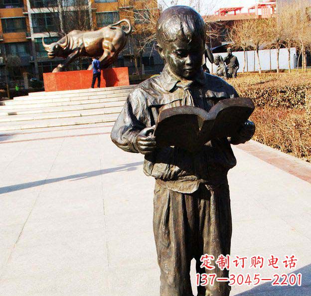 南京校园看书的小学生人物铜雕