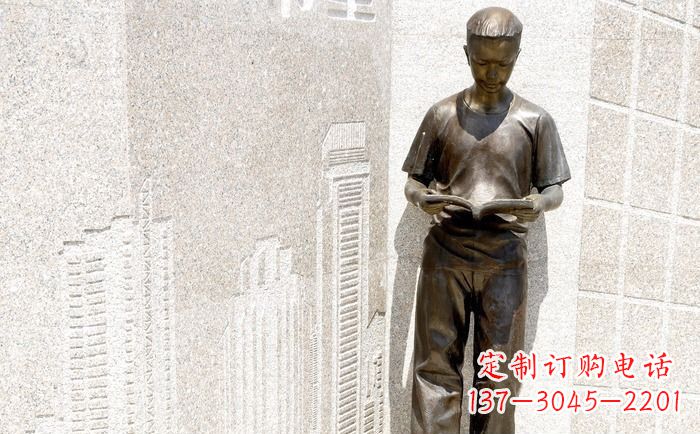 南京校园看书的学生人物铜雕