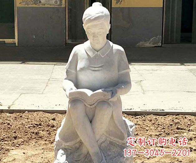 南京校园看书女孩景观石雕