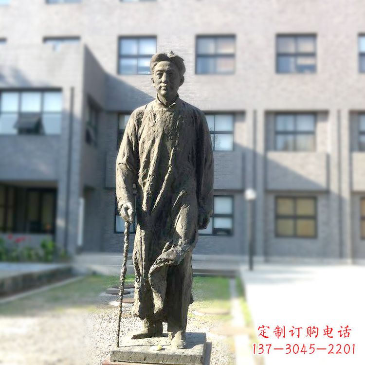 南京校园名人徐悲鸿雕塑