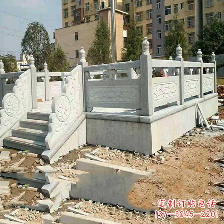 南京校园青石升旗台