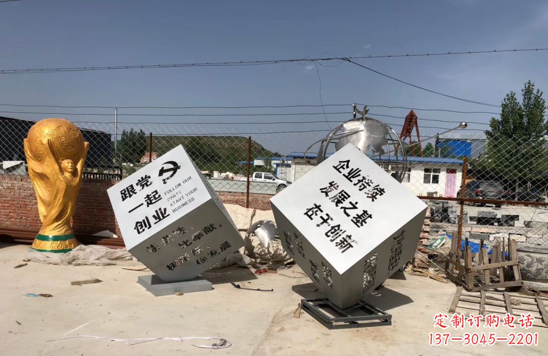 南京行走的力量不锈钢魔方雕塑户外摆件广场雕塑