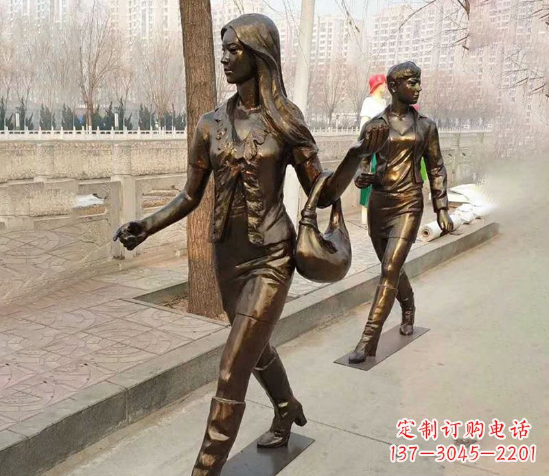 南京行走的女人街边人物铜雕