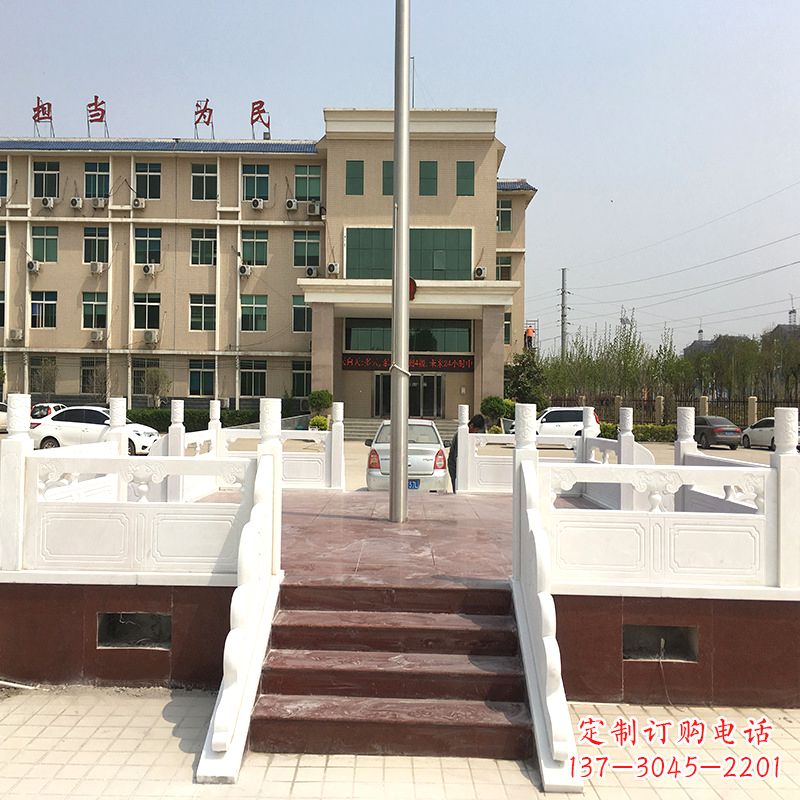 南京学校广场石雕升旗台