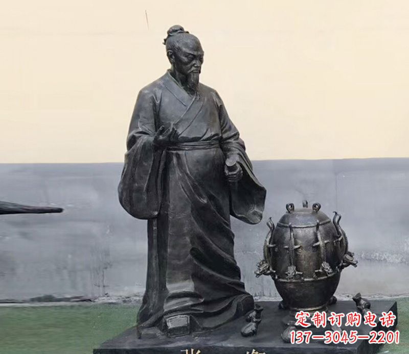 南京学校张衡和地动仪铜雕