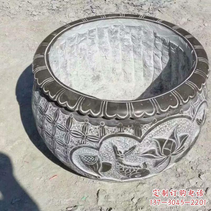 南京园林莲花鱼纹石雕水缸