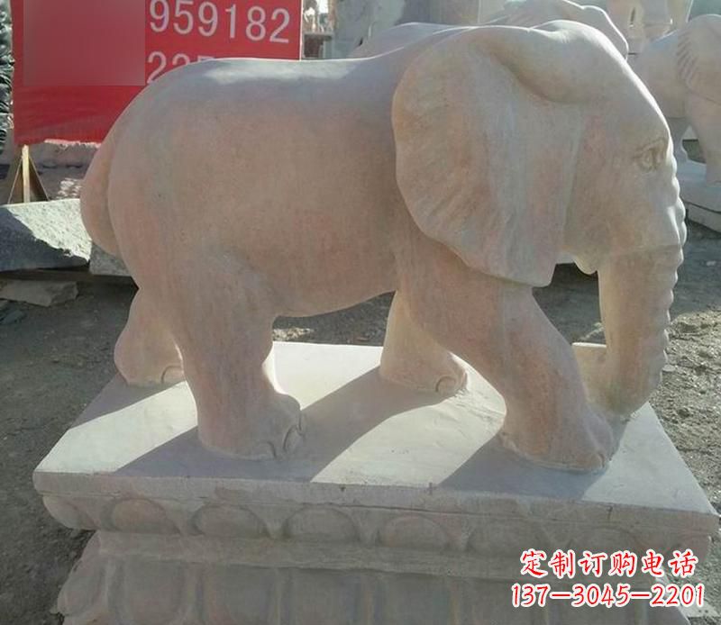 南京园林晚霞红大象雕塑